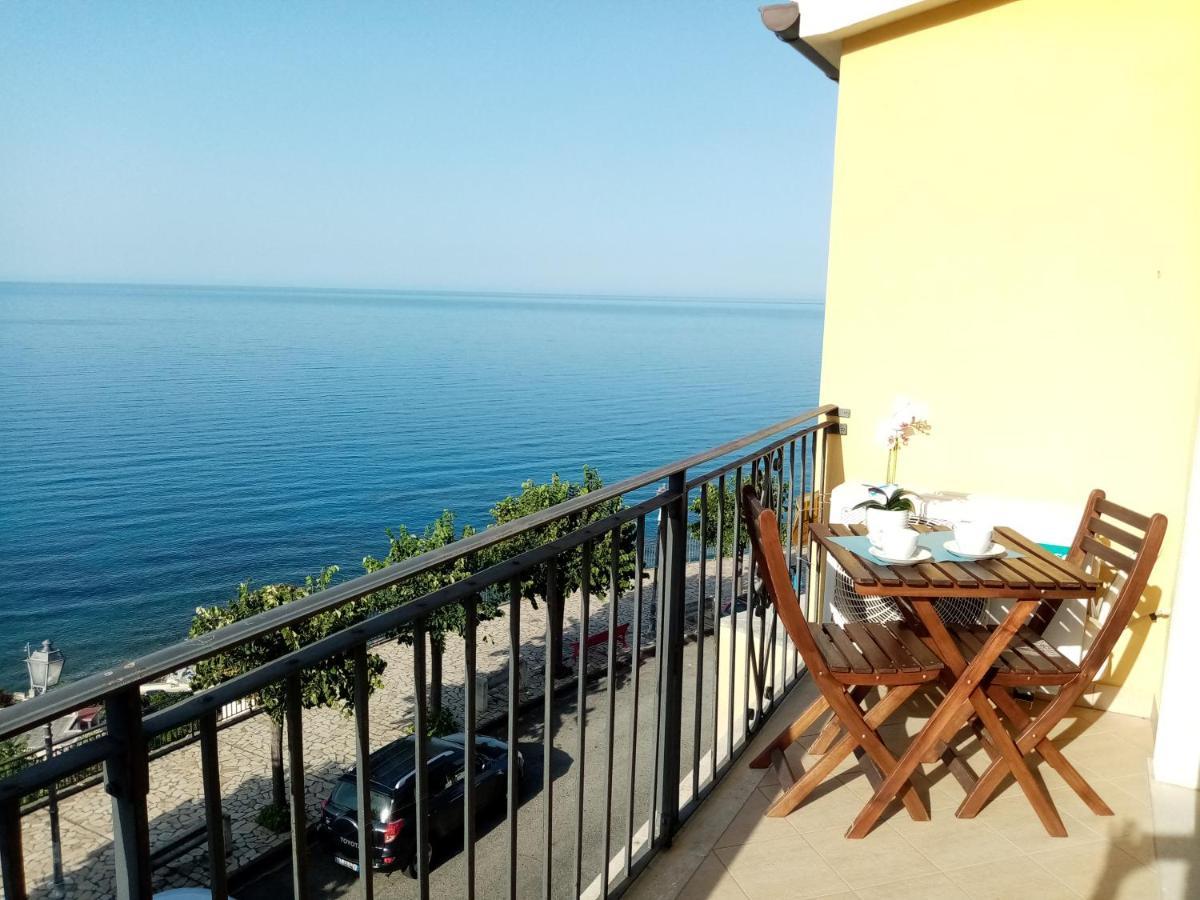 شقة Un Oblo Sul Mare سان لوسيدو المظهر الخارجي الصورة